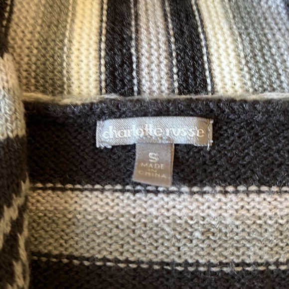 Charlotte Russe Long Cardigan with Pockets. Size small in navy,gray,white design - Picture 2 of 4